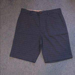 Men’s golf shorts